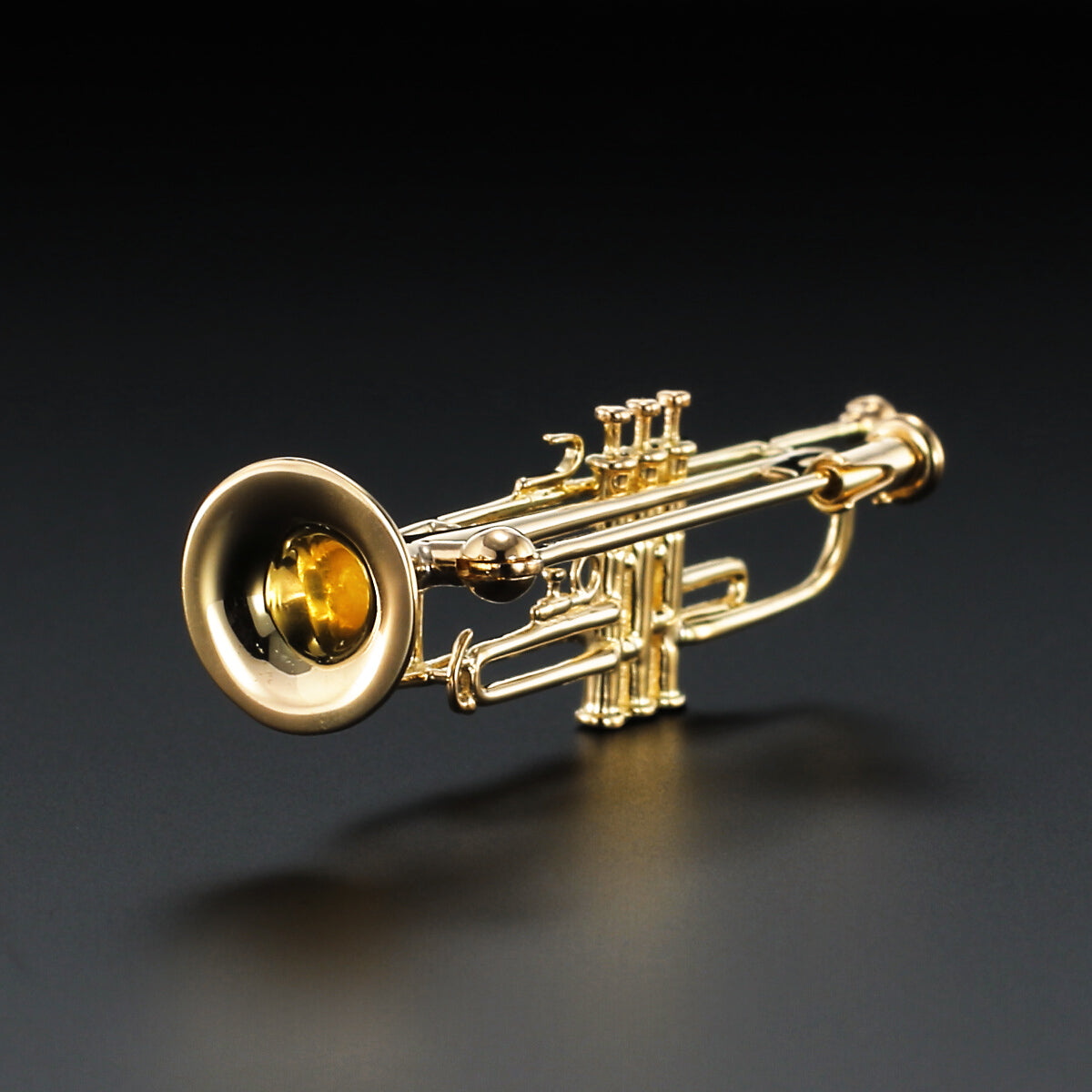金　楽器シリーズ　トランペットブローチ　A-YK18PB-12　–　ゴールド　K18　Jewelry　City　AU　ブローチ